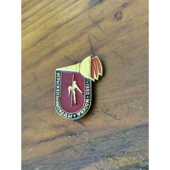 Vintage Gold Tone 1980 Olympics Badge Soviet Union Moscow Russia USSR Historic - Picture 2 of 8